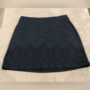 Women’s Athleta skirt size small black/gray
